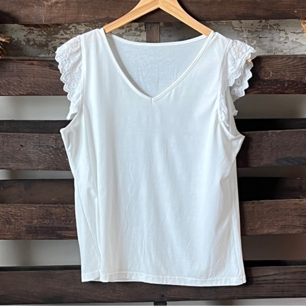 🟠Flutter Eyelet Sleeve Top in White MED